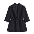 Detalle de una chaqueta negra con cinturón de tela, tres botones y bolsillos de solapa - XS / Tops / Negro