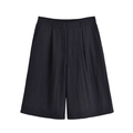 Detalle en plano de pantalones cortos negros de talle alto con trabillas y bolsillos - XS / Bottoms / Negro