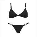 Detalle de un bikini negro con anillas metálicas plateadas en el top y la braga - S / Negro
