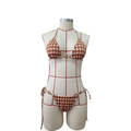 Zweiteiliges Bikini-Set mit rot-weißem Retro-Geometrie-Print und Goldmetall-Detail - S / Bikini Oberteil Und Unterteil