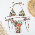 Primer plano del bikini paisley verde menta con detalle de anillo de metal y lazos - S / Estampado Paisley Verde Menta