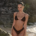 Detail of dark brown wrinkled bikini set featuring high-cut V-waistline and ribbed fabric - S / Coffee