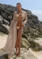 Dettaglio della trama del copricostume in chiffon crema e del set bikini abbinato - Taglia unica / Albicocca