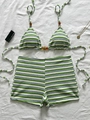 Dettaglio del top bikini a righe con perle d'ambra e tessuto a maglia testurizzato su bianco - S / Verde
