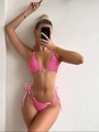 Bikini-Set mit rosa Wirbelstreifen, Neckholder-Oberteil und Herzanhänger-Dekor - S / Rosa