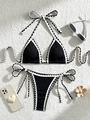 Dettaglio bikini nero con bordo ondulato bianco e accessori per le vacanze estive - S / Nero