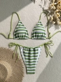 Détail d'un bikini en éponge à rayures vertes et blanches avec bretelles réglables et nœuds - S / Rayé vert et blanc