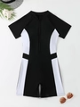 Detalle de cremallera en cuello alto y paneles de contraste del traje de baño surf - S / Negro y Blanco