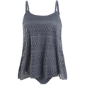 Détail d'un bikini en dentelle au crochet gris foncé avec motif géométrique ajouré - Gris