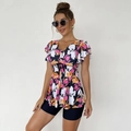 Vue détaillée du haut de tankini à fleurs col en V avec des manches à volants - S / Rouge