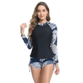 Vista dettagliata del bikini da surf a maniche lunghe con stampa tropicale e lacci laterali - S / Nero Con Foglie Bianche