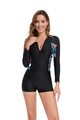 Dettaglio del costume a maniche lunghe con motivi geometrici arancioni e blu e zip frontale - S / Geometrico Arancione Blu
