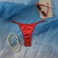 Slip bikini perizoma rosso metallizzato con laccetti regolabili e lucentezza - S / Rosso