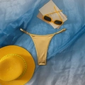 Slip bikini oro metallizzato con laccetti regolabili e dettagli in metallo - S / Oro