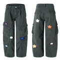Pantalones cargo gris oscuro con parches de flores de ganchillo 3D y corte ancho - S / Verde Militar