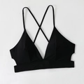 Detalle de los tirantes cruzados en la espalda y aberturas laterales del top de bikini - S / Negro