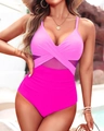 Détail du maillot de bain rose avec découpes en mesh et design croisé à la taille - Rose + Rose Pâle