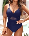 Détail d'un maillot une pièce bleu foncé avec décolleté croisé et empiècement en résille - Bleu Marine