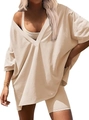 Detailtextur des beigen V-Ausschnitt-Oberteils und Ripp-Camisole im dreiteiligen Set - S / Aprikose