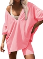 Detail eines rosa Oversized-Oberteils mit V-Ausschnitt und Slim-Shorts für Damen - S / Rosa