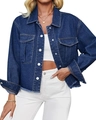 Detail einer Damen-Jeansjacke mit ausgefranstem Saum und zwei Brusttaschen - S / Dunkelblau