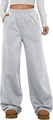Detailweergave van grijze joggingbroek met hoge taille, elastiek en decoratieve knopen - S / Lichtgrijs