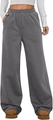Detailweergave van grijze joggingbroek met hoge taille en vier decoratieve knopen - S / Grijs