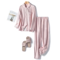 Pigiama trapuntato a scacchi rosa e bianco con pantofole coordinate e colletto a revers - S / Quadri Rosa