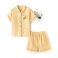 Pigiama corto in cotone giallo chiaro con ricamo orsetto e sottili strisce verticali - S / Top a Maniche Corte e Pantaloncini - Giallo