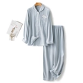 Lichtblauwe dames pyjamaset van katoen met lange mouwen en wolkborduursel - S / Blauw