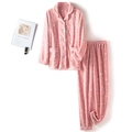 Pyjama rose en polaire corail avec motifs d'étoiles blanches et haut à boutons - M / Style Femme / Rose
