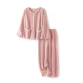 Damen Schlafanzug Set mit rosa Blumenmuster, langen Ärmeln und Rüschenkragen-Detail - S / Nebelrosa