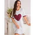 Camicia da notte bianca da donna con cuore rosso e bordi a contrasto ondulati - S / Borgogna