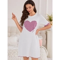 Abito pigiama bianco con cuore e volant viola per uno stile loungewear dolce e comodo - S / Viola