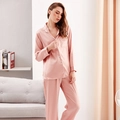 Set pigiama in raso di seta rosa da donna con maniche lunghe e profili a contrasto - M / Rosso Arachide