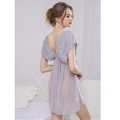 Elegante camicia da notte in pizzo e mesh lavanda con design schiena scoperta - S/M / Viola