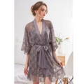Elegante vestaglia da donna in pizzo grigio-viola con bordi in raso e fiori raffinati - M / grigio scuro