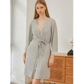 Set pigiama da donna in modal grigio chiaro con pizzo bianco e cintura in vita - M / Grigio chiaro