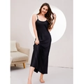 Elegante camicia da notte maxi in raso nero con spalline sottili e finitura in seta - S / Nero