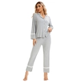 Damen Schlafanzug-Set aus grauem Strickbaumwolle mit elegantem weißen Spitzenbesatz - S / Hellgrau