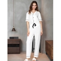 Witte modal pyjamaset met zwarte bies, shirt met knopen en bijpassende lange broek - S / Wit