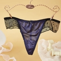 String sexy en satin bleu foncé avec tulle à pois noirs et bordure en dentelle fine - M / Pois Bleu Foncé (NK5084)