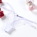 Tanga élégant en dentelle blanche pour femme avec double sangle et détail d'anneau en métal - Taille unique / Style NK1365 (NK1365-白色) / Blanc