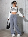 Jean large taille haute bleu-gris porté avec un sweat-shirt court blanc élégant - Gris Bleu