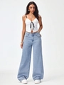 Jean bleu clair à taille haute et jambe large avec un haut corset blanc tendance - Bleu ciel