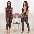 Nauwsluitende zwarte kant jumpsuit met hoge nek en halterontwerp, voor- en achteraanzicht - S / Zwart