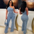Slim Fit hellblauer Denim Ein-Schulter-Jumpsuit mit Schlaghose und tailliertem Schnitt - S / Hellblau