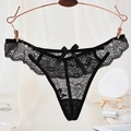 String sexy en dentelle noire avec motifs floraux, chaînes et perles décoratives - Style avec Nœud et Perle (NK1794) / Noir