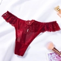 String en dentelle rouge foncé avec broderie papillon 3D élégante et détails de perles - String en Dentelle Papillon (NK1803) / Bordeaux