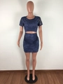 Dettaglio della trama in pizzo floreale e ricamo su questo set due pezzi blu navy - S / Blu scuro